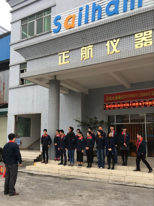 正航儀器相關專業(yè)人員為這次消防演練做講解示范